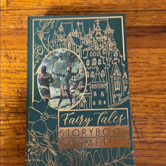 Makeup - Picture 2 of 3